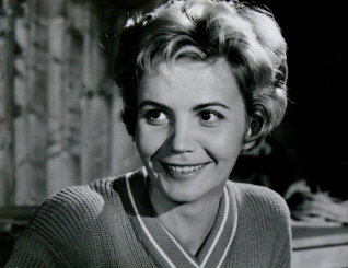 Annemarie Dringer als Monica in dem Film "SOSGletscherpilot" (1959); ; Quelle: www.cyranos.ch bzw. Archiv "Praesens-Film AG, Zrich", mit freundlicher Genehmigung von Peter Gassmann (Praesens-Film AG, Zrich); Copyright Praesens-Film AG 