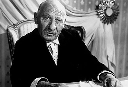 Szenenfoto mit Heinrich Gretler in dem Film "Der 42. Himmel"; Quelle: cyranos.ch bzw. Archiv "Praesens-Film AG" Zrich", mit freundlicher Genehmigung von Peter Gassmann (Praesens-Film AG, Zrich); Copyright Praesens-Film AG