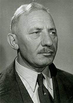 Heinrich Gretler als Wachtmeister Studer in dem Film "Matto regiert" (1947); Quelle: www.cyranos.ch bzw. Archiv "Praesens-Film AG, Zrich", mit freundlicher Genehmigung von Peter Gassmann (Praesens-Film AG, Zrich); Copyright Praesens-Film AG