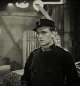 Erwin Kohlund in "Gilberte de Courgenay" (1941); Quelle/Link: cyranos.ch bzw. Archiv "Praesens-Film AG" Zürich", mit freundlicher Genehmigung von Peter Gassmann (Praesens-Film AG, Zürich); Copyright Praesens-Film AG