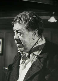Michel Simon (rechts) als Landstreicher Jacquier in dem Film "Es geschah am hellichten Tag"; (1958); Quelle: www.cyranos.ch bzw. Archiv "Praesens-Film AG, Zrich", mit freundlicher Genehmigung von Peter Gassmann (Praesens-Film AG, Zrich); Copyright Praesens-Film AG 