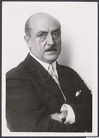 Herbert Hübner in der Rolle des Mr. Price in "Bigamie" (1931); Urheber/Fotograf: Wiener "Atelier Willinger" / Wilhelm Willinger1) (18791943); Quelle: "Theatermuseum Wien" (Inventarnummer: FS_PE66945alt); Lizenz: CC BY-NC-SA 4.0