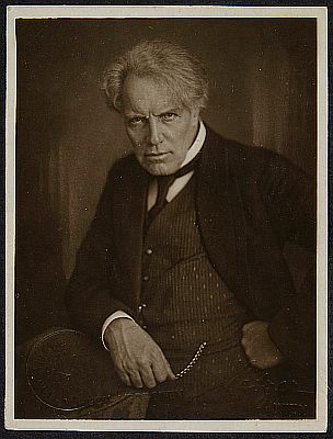 Ludwig Wüllner, aufgenommen im Wiener "Atelier Setzer" von Franz Xaver Setzer (1886–1939); Inventarnummer: FS_PU260948alt; Quelle: theatermuseum.at; Copyright KHM-Museumsverband; Lizenz: CC BY-NC-SA 4.0