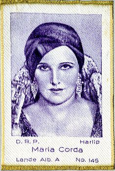 Maria Corda auf einer Abbildung der "Atlas Stoffbilder" (auf Atlasseide gedruckte Sammelbilder); Urheber: Gregory Harlip (?–1945); Quelle: virtual-history.com; Liizenz: gemeinfrei