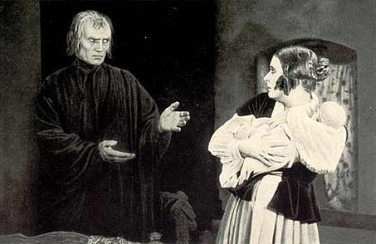 Szenenfoto mit Bernhard Goetzke und Lil Dagover aus "Der müde Tod" (1921); aus: "Vom Werden deutscher Filmkunst/1. Teil: Der stumme Film" von Dr. Oskar Kalbus (Berlin 1935, S. 64) bzw. Bilder aus dem Sammelwerk Nr. 10/Ross-Verlag 1922/1923); Urheber: Unbekannter Fotograf; Quelle: virtual-history.com; Lizenz: gemeinfrei