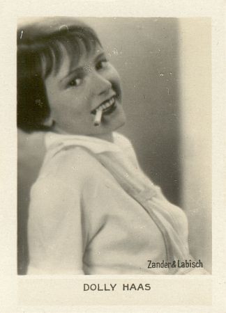 Dolly Haas: Urheber: Fotoatelier "Zander & Labisch"  (Albert Zander u. Siegmund Labisch (18631942)); Quelle: film.virtual-history.com; Lizenz: gemeinfrei