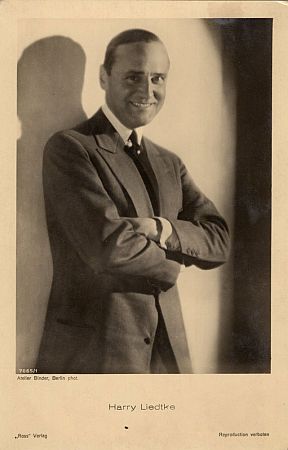 Harry Liedtke; Urheber: Alexander Binder (1888–1929); Ross-Karte 7075/1; Quelle: virtual-history.com; Lizenz: gemeinfrei