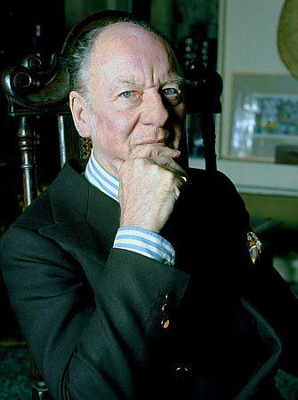 Sir John Gielgud, aufgenommen 1973; Quelle: Wikimedia Commons; Urheber: Allan Warren (www.allanwarren.com); Lizenz: CC BY-SA 3.0