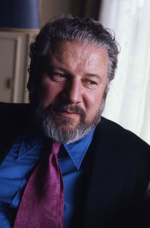 Portrait von Sir Peter Ustinov, aufgenommen 1973; Quelle: Wikimedia Commons; Urheber: Allan Warren; (www.allanwarren.com); Lizenz: CC BY-SA 3.0