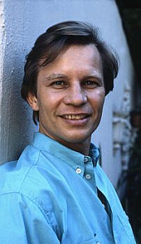 Michael York, aufgenommen in Los Angeles; Urheber: Allan Warren (www.allanwarren.com); Lizenz: CC BY-SA 3.0; Quelle: Wikimedia Commons