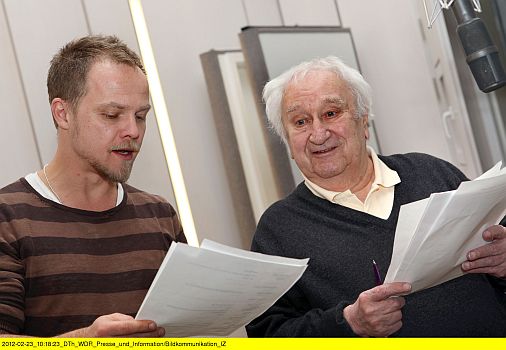 Horst Bollmann als Lenin Alpsteg mit Matthias Koeberlin als dessen Pfleger Mark in der WDR-Produktion "Lenin" (EA: 13.03.2012); Foto freundlicherweise zur Verfgung gestellt vom WDR (Presse und Information, Redaktion Bild) Copyright WDR/Sibylle Anneck