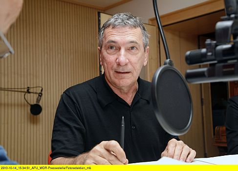 Rudolf Kowalski spricht den Kommissar Groll in dem Hörspiel "Das Böse in geweihten Stätten" (5 Teile, EA: 10./11.2010); Foto freundlicherweise zur Verfügung gestellt vom WDR (Presse und Information, Redaktion Bild); Copyright WDR/Sibylle Anneck