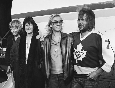 ABBA am 24. Oktober 1979 auf Tour in Rotterdam; Rechteinhaber: Nationaal Archief (Den Haag, Rijksfotoarchief; Bestanddeelnummer 930-5073); Urheber/Fotograf: Pereira, Fernando / Anefo; Quelle: Wikimedia Commons; Lizenz: www.gahetna.nl/over-ons/open-data / CC BY-SA 3.0 NL