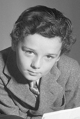 Freddie Bartholomew ca. 1936; Quelle: Wikimedia Commons (Ausschnitt des Originalfotos) von "UCLA Library Digital Collection"; Urheber: "Los Angeles Times"; Lizenz: CC BY 4.0 Deed