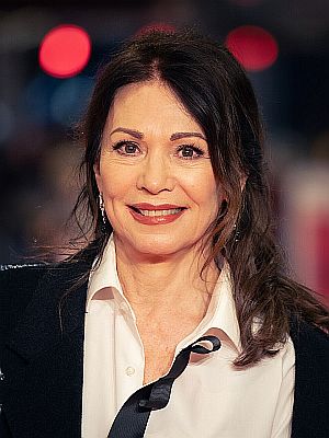 Iris Berben am 14. Februar 2025 auf dem "Roten Teppich" anl�sslich der "Berlinale 2025"; Urheber: Harald Krichel; Lizenz: CC BY-SA 4.0; Quelle: Wikimedia Commons