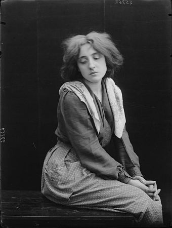 Lyda Borelli vor 1932; Urheber: Mario Nunes Vais (1856–1932); Quelle: Wikimedia Commons; Lizenz: gemeinfrei