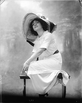 Lyda Borelli vor 1932; Urheber: Mario Nunes Vais (1856–1932); Quelle: Wikimedia Commons; Lizenz: gemeinfrei