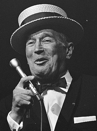 Maurice Chevalier am 9. Februar 1968; Rechteinhaber: Nationaal Archief  (Den Haag, Rijksfotoarchief; Bestandsnummer: 921-0617); Urheber/Fotograf: Koch, Eric / Anefo; Quelle: Wikimedia Commons (Ausschnitt des Originalfotos); Lizenz: CC0 1.0 Deed (Verzicht auf das Copyright)