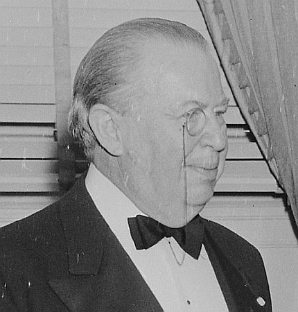 Charles Coburn 1946; Urheber Abbie Rowe (19051967); Quelle: Wikimedia Commons (Ausschnitt des Originalfotos) aus der Sammlung der "National Archives and Records Administration": Lizenz: gemeinfrei