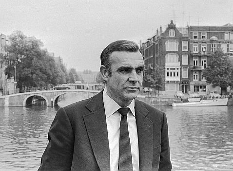 Sean Connery Ende Juli 1971 bei den Dreharbeiten in Amsterdam zu dem "Bond"-Film "Diamantenfieber"; Rechteinhaber: Nationaal Archief (Den Haag, Rijksfotoarchief; Bestandsnummer: 924-7001); Urheber/Fotograf: Mieremet, Rob / Anefo; Quelle: Wikimedia Commons; Lizenz:www.gahetna.nl/over-ons/open-data / CC BY-SA 3.0 NL