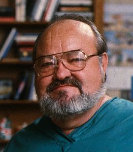 William Conrad 1982 anlsslich des TV-Films "Shocktrauma", wo er den Dr.R.AdamsCowley verkrperte, den Begrnder der "Trauma"-Chirurgie; Ausschnitt des Originalfotos mit R Adams Cowley; Urheber: Wikimedia-User ShockTrauma1; Lizenz: CC BY-SA 3.0; Quelle: Wikimedia Commons