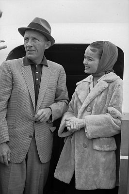Bing Crosby und Ehefrau Kathryn Anfang Oktober 1960; Urheber Hans Gerber; Quelle: Wikimedia Commons aus derSammlung (Bildarchiv) der ETH-Bibliothek; Fotos wurden auf Wikimedia Commons im Rahmen einer Kooperation mit WikimediaCH verffentlicht; Lizenz: CCBY-SA4.0
