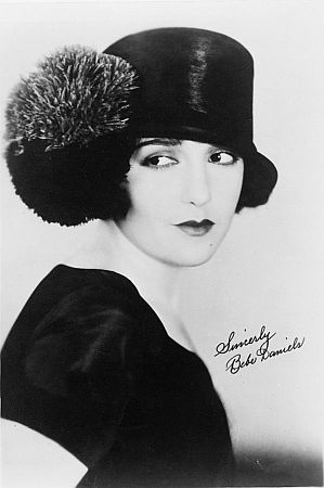 Bebe Daniels Mitte Mai 1925; Quelle: Wikimedia Commons von der US-amerikanischen "Library of Congress", ID cph.3c06959; Lizenz: gemeinfrei