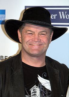 Mickey Dolenz 2009 beim "Tribeca Film Festival" anlsslich der Premiere des Woody Allen-Films "Whatever Works"; Urheber: Wikimedia-User David Shankbone; Lizenz: CC BY 3.0; Quelle: Wikimedia Commons.