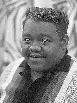 Fats Domino 1962 in Amsterdam; Rechteinhaber: Nationaal Archief (Den Haag, Rijksfotoarchief; Bestandsnummer: 914-4777); Urheber/Fotograf: Gelderen, Hugo van / Anefo; Quelle: Wikimedia Commons; Lizenz:www.gahetna.nl/over-ons/open-data / CC BY-SA 3.0 NL