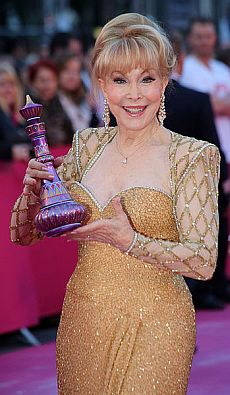 Barbara Eden auf dem "magenta carpet" des "Life Ball 2013" auf dem Rathausplatz vor dem Rathaus in Wien; Urheber: Manfred WernerTsui; Lizenz CC-BY-SA 3.0; Quelle: Wikimedia Commons