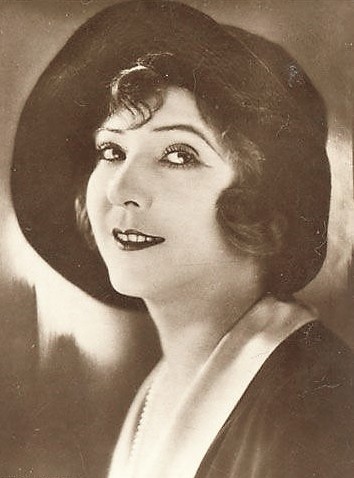 Lucie Englisch, fotografiert von Alexander Schmoll (* 06.03.1880, † zwischen 1943 und 1945); Quelle: Wikimedia Commons; Lizenz: gemeinfrei