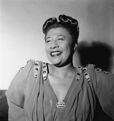Ella Fitzgerald im November 1946; Urheber/Rechteinhaber: William P. Gottlieb (1917–2006); Quelle: Wikimedia Commons; Originalfoto bei "The Library of Congress"; Lizenz: Public Domain