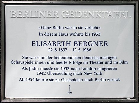 Gedenktafel Elisabeth Bergner; Quelle: Wikimedia Commons; Urheber: OTFW, Berlin; Lizenz: CC BY-SA 3.0