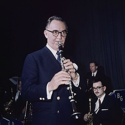 Benny Goodman am 30. Oktober 1959 in Basel; Urheber: Hans Gerber / "Comet Photo" ("Comet Photo AG", Z�rich); dieses Bild stammt aus der Sammlung (Bildarchiv)  der ETH-Bibliothek und wurde auf Wikimedia Commons im Rahmen einer Kooperation mit Wikimedia CH ver�ffentlicht; Quelle: www.e-pics.ethz.ch; Urheber: Hans Gerber, Comet Photo AG (Com_C08-143-002.tif); Lizenz: CC BY-SA 4.0