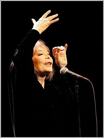 Juliette Gréco im Oktober 2006; Urheber: Victor Diaz Lamich; Foto bei Wikipedia bzw. Wikimedia Commons veröffentlicht mit Genehmigung des Fotografen; Lizenz: CC-by-SA 3.0