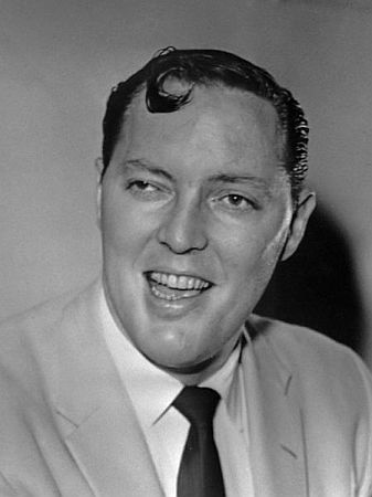 Bill Haley am 3. Januar 1974 in den Niederlanden; Rechteinhaber: Nationaal Archief (Den Haag, Rijksfotoarchief; Bestandsnummer: 926-9165); Urheber/Fotograf: Unbekannt / Anefo; Quelle: Wikimedia Commons; Lizenz:www.gahetna.nl/over-ons/open-data / CC BY-SA 3.0 NL