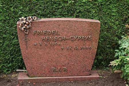 Grab von Friedel Hensch; Quelle:  Wikimedia Commons; Lizenz: CC BY-SA 3.0; Urheber: Udo Grimberg (Wikipedia-Benutzer Chester100)