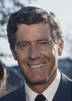 Paul Hubschmid 1968anlsslich des Drehs fr den "Swissair"-Kurzfilm "This Is Your Captain Speaking";  dieses Bild stammt aus der Sammlung (Bildarchiv)der ETH-Bibliothek1) und wurde auf Wikimedia Commons im Rahmen einer Kooperation mit Wikimedia CH verffentlicht; Urheber: Hans Gerber/"Comet Photo AG" (Zrich); Ausschnitt des Originalfotos; Lizenz: CC BY-SA 4.0