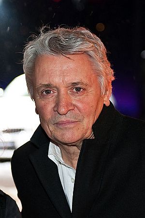 Henry Hübchen am 12. Februar 2010 bei Ankunft auf der After-Show-Party anlässlich der 60. Internationalen Filmfestspiele (Berlinale); Urheber: Siebbi (Thore Siebrands); Lizenz: CC-BY-SA 3.0; Quelle: Wikimedia Commons bzw. www.ipernity.com