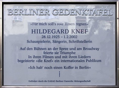 Gedenktafel Hildegard Knef, Leberstraße 33, Berlin-Schöneberg; Quelle:Wikimedia Commons; Urheber: Wikimedia-User OTFW, Berlin; Lizenz: CC BY-SA 3.0