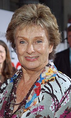 Cloris Leachman Anfang Juni 2009 bei der Premiere von "Selbst ist die Braut"; Urheber: Angela George; Lizenz: CC BY-SA 3.0; Quelle: Wikimedia Commons von www.flickr.com