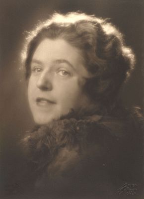 Lotte Lehmann im M�rz 1927; Urheber: Georg Fayer (1892�1950); Quelle: Wikimedia Commons von �sterreichische Nationalbibliothek (�NB), Bildarchiv Austria, Inventarnummer: Pb 580.555-F 566; Lizenz: gemeinfrei
