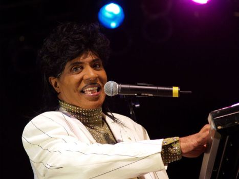 Little Richard 2007 bei dem "Forty Acres Festival" an der Universität von Texas; Urheber: Wikimedia-User Anna Bleker; Lizenz: Dieses Foto wurde durch den Autor, Annableker auf wikipedia, in die Gemeinfreiheit übergeben. Dies gilt weltweit. Quelle: Wikipedia bzw. Wikimedia Commons