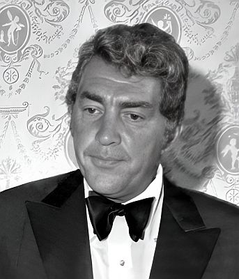Dean Martin am 29. Oktober 1970 bei Ronald Reagan anlsslich eines Dinners, veranstaltet zwecks Wiederwahl (Werbekampagne) zum Gouverneur von Kalifornien; Quelle: Wikimedia Commons (Ausschnitt des Originalfotos) von "UCLA Library Digital Collection";Urheber: "Los Angeles Times"; Lizenz: CC BY 4.0 Deed