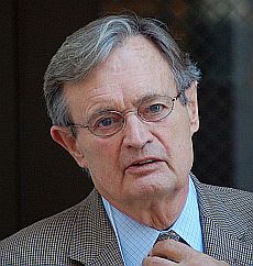 David McCallum 2012; Urheber: Angela George; Quelle: Wikimedia Commons; Lizenz: CC BY-SA 3.0