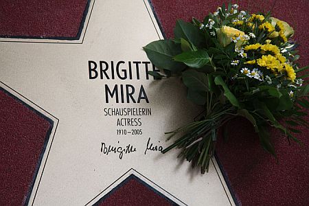 Brigitte Mira: "Stern" auf dem "Boulevard der Stars"; Quelle: Wikimedia Commons; Urheber: Thomas Schmidt (NetAction); Lizenz: CC BY-SA 3.0
