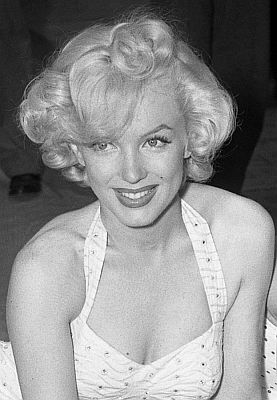 Marilyn Monroe 1953; Quelle: Wikimedia Commons (Ausschnitt des Originalfotos) von "UCLA Library Digital Collection"; Urheber: "Los Angeles Times"; Lizenz: CC BY 4.0 Deed