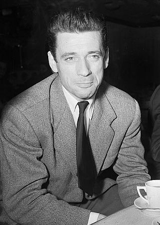 Yves Montand 1952 in den Niederlanden; Rechteinhaber: Nationaal Archief  (Den Haag, Rijksfotoarchief; Bestandsnummer: 904-9943); Urheber/Fotograf: Duinen, () van / Anefo;  Originalfoto ? www.nationaalarchief.nl; Quelle: Wikimedia Commons; Ausschnitt des Originalfotos; Lizenz: CC0 1.0 (Verzicht auf das Copyright) 