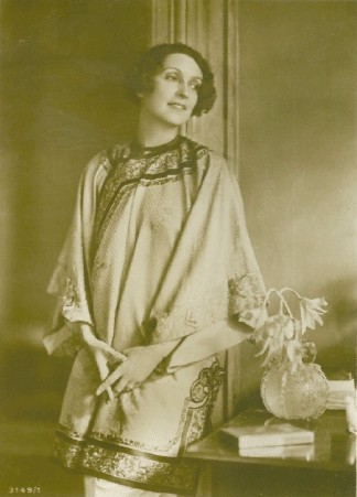 Erna Morena 1935; Urheberin: Wanda von Debschitz-Kunowski (1870–1935); Quelle: Wikimedia Commons; Ross-Karte Nr. 3149/1; Lizenz: gemeinfrei