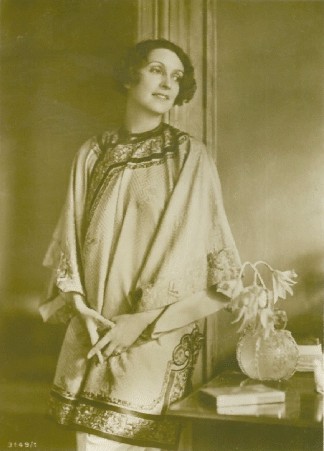 Erna Morena1935; Urheberin: Wanda von Debschitz-Kunowski (18701935); Quelle: Wikimedia Commons; Ross-Karte Nr. 3149/1; Lizenz: gemeinfrei